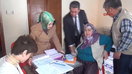 Muğla Ms Hastası Anne ve Engelli Kızının Okuma Aşkı