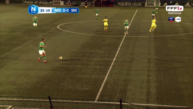 Très bonne combinaison mais la frappe finit au petit filet.