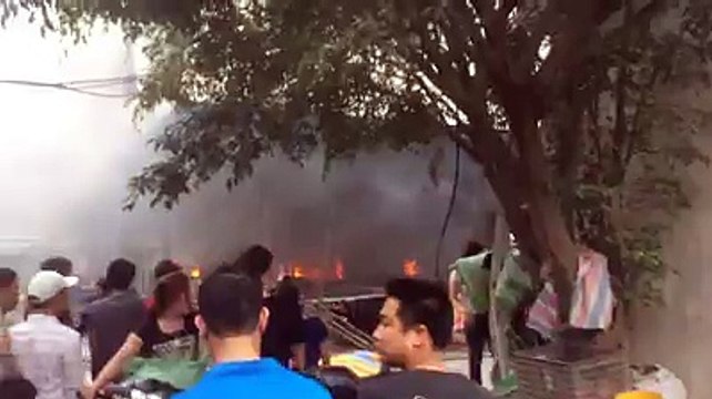 Cháy lớn tại chợ Quang, hàng trăm người hoảng loạn, bỏ chạy