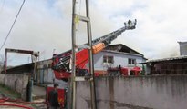 Ataşehir'de fabrika yangını... 5 itfaiye ekibi müdahale ediyor