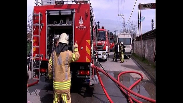Ataşehir´de korkutan fabrika yangını