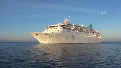 Sezonun İlk Kruvaziyeri Kuşadası'na Geldi