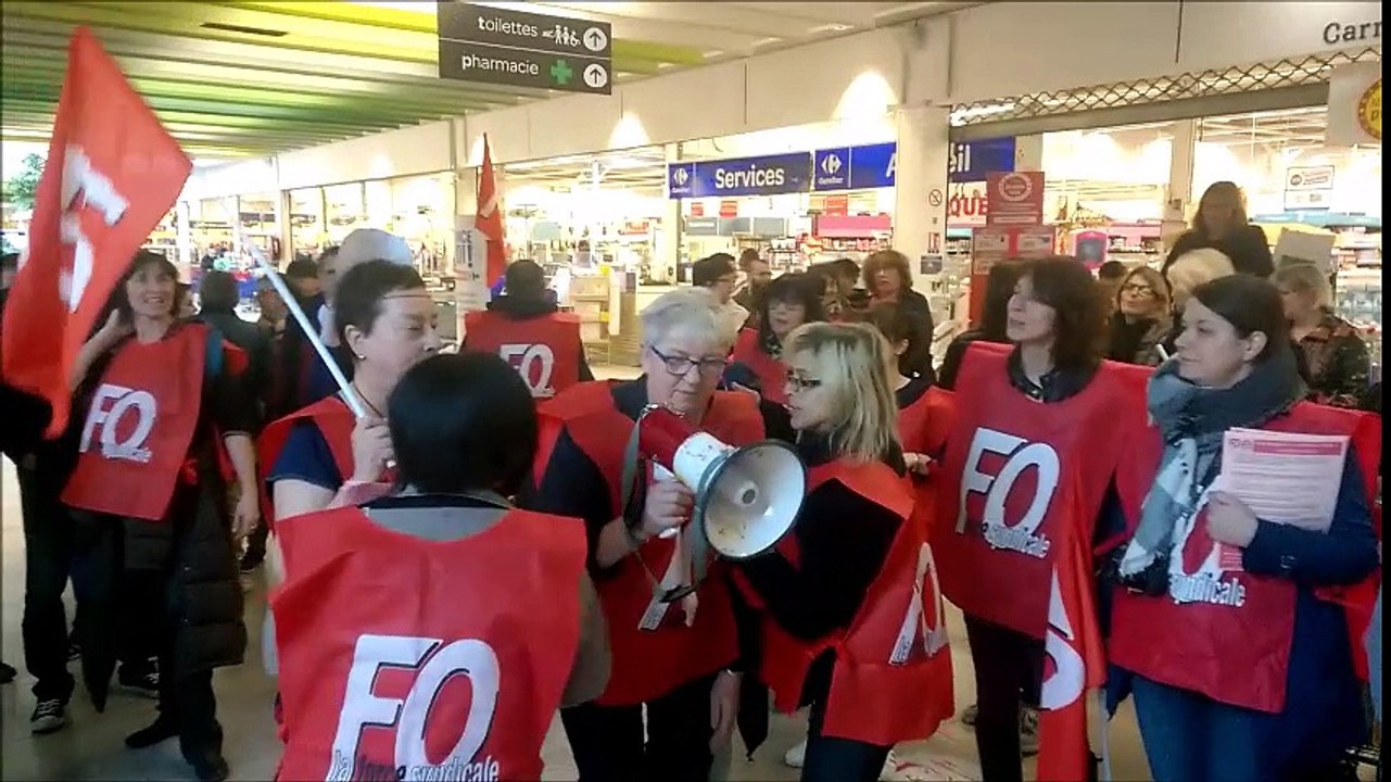 Crèches-sur-Saône : grève et manifestation à l'hypermarché Carrefour
