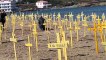 Apareixen centenars de creus grogues a El Port de la Selva