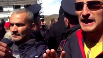 Protesta në “Rrugën e Kombit”, Shqipëria mbyll kufirin me Kosovën! (PAMJE)