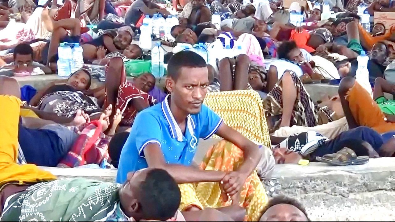 African migrants held at detention centre witho...