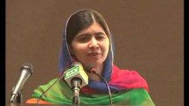 Les larmes de Malala, de retour au Pakistan après 5 ans et demi d'exil
