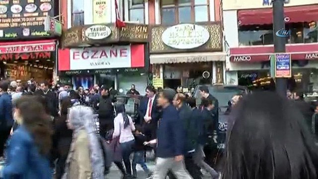 Cumhurbaşkanı Recep Tayyip Erdoğan, Ayasofya'da gerçekleştirilen 'Yeditepe Bienali' açılışı sonrası Sultanahmet Meydanı'nda bulunan tarihi köfteciye gitti