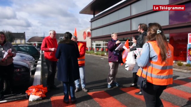 Theix-Noyalo (56). Une vingtaine d'employés mobilisés devant Carrefour Market