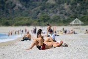 Fethiye'de Deniz Sıcaklığı Arttı Turistler Soluğu Sahilde Aldı