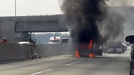 중부고속도로 4중 추돌...차량 2대 화재 / YTN