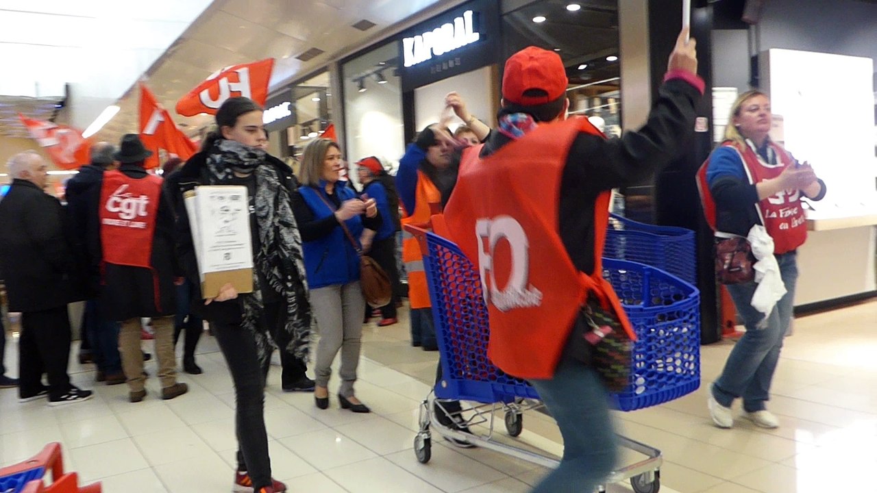 la grève au Carrefour de St Pierre des Corps