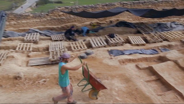 Catalonia mass graves: Victims of civil war exhumed