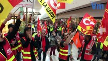 A Carrefour Grand Var, les grévistes chantent leur opposition au Plan Bompard