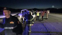 Minibüs ile otomobil çarpıştı: 2 ölü, 8 yaralı - GAZİANTEP