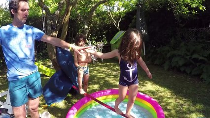 AU-DESSUS d'une PISCINE de LAVE sur une SLACKLINE - NOUVEAU CHALLENGE LE SOL C'EST DE LA LAVE 