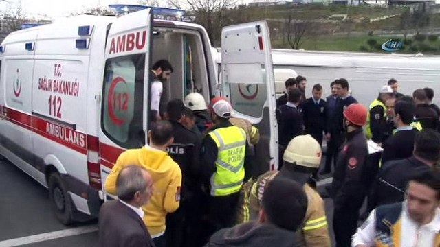 Çevik kuvvet midibüsü devrildi: 5 polis yaralı