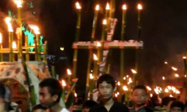 Di Toraja, Paskah Dirayakan dengan Pawai Obor Meriah