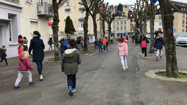 Chasse aux œufs sur le cours Jonville