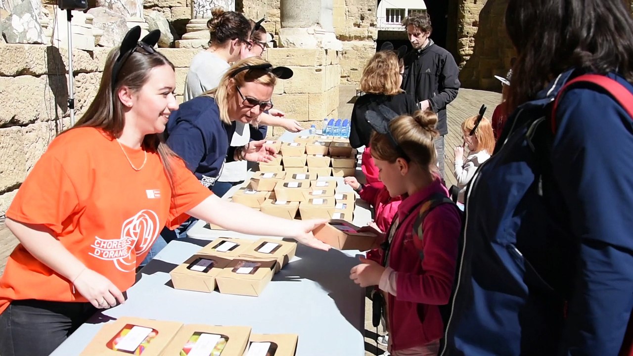 Chasse aux oeufs de Pâques an théâtre antique