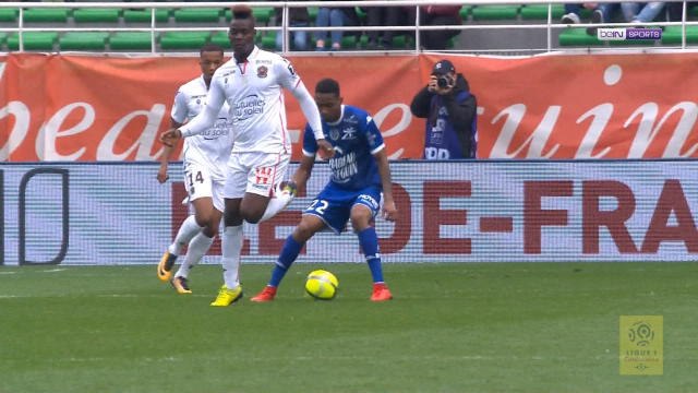 Balotelli's brilliant no-look nutmeg assist in vain