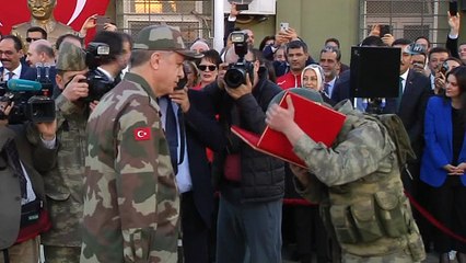 Cumhurbaşkanı Erdoğan askeri kamuflajla sınır karakolunda