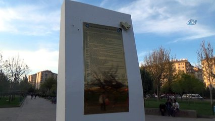 -Diyarbakır’da çalınan 'İnsan Hakları Bildirgesi' levhasının yerine yenisi takıldı