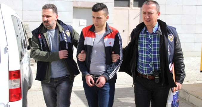 Akılalmaz Savunma! Askerden Yeni Gelen Genci 1 Yıl Önce Kız Arkadaşına Baktığı İçin Öldürmüş