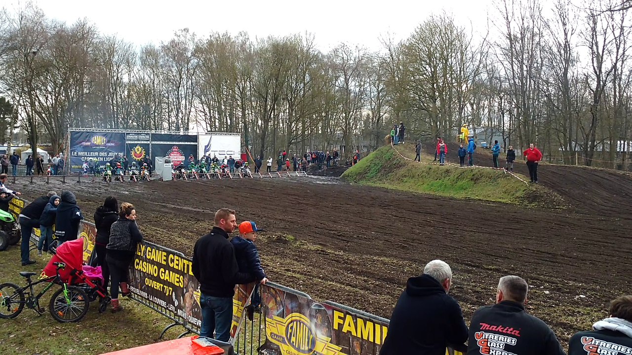 Mons : Les motos ont roulé pour le moto cross du Doudou. Vidéo 1/4 Eric Ghislain