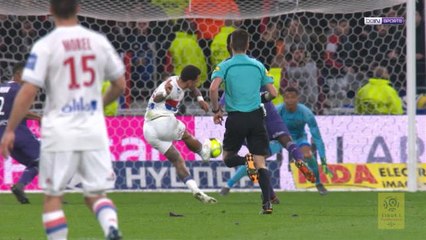 Tải video: Depay opens scoring for Lyon with clinical counter