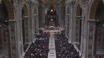 بابا الفاتيكان يدعو للسلام خلال قداس عيد الفصح