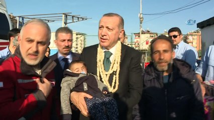 Cumhurbaşkanı Erdoğan, Doğu Guta'da gözünden yaralanan Kerim bebek ile buluştu