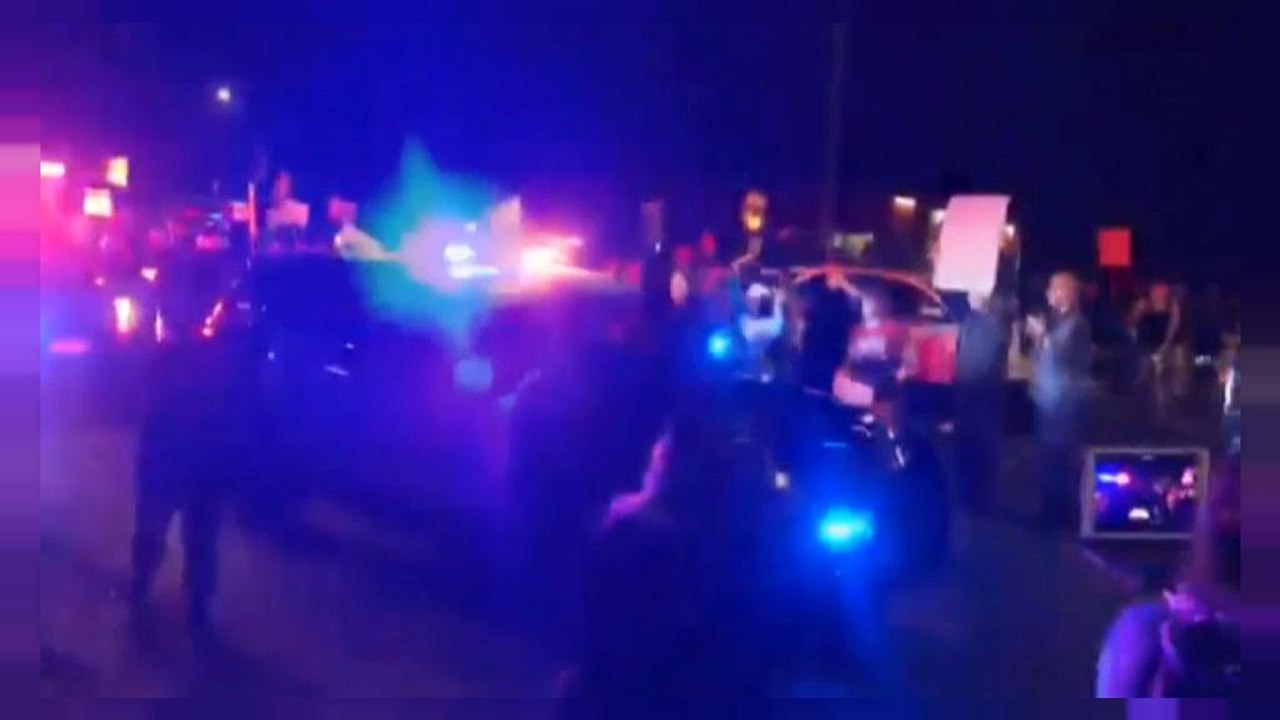 Polizeiauto fährt 61-jährige Demonstrantin an