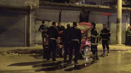 Adana - Otomobil, Park Halindeki Kamyonete Çarptı: 1 Ağır Yaralı