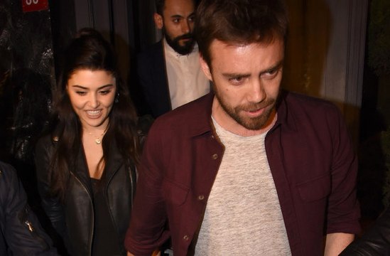 Merve Boluğur Kalbimi Aşka Kapatmadım Deyince, Murat Dalkılıç Hande Erçel ile El Ele Poz Verdi