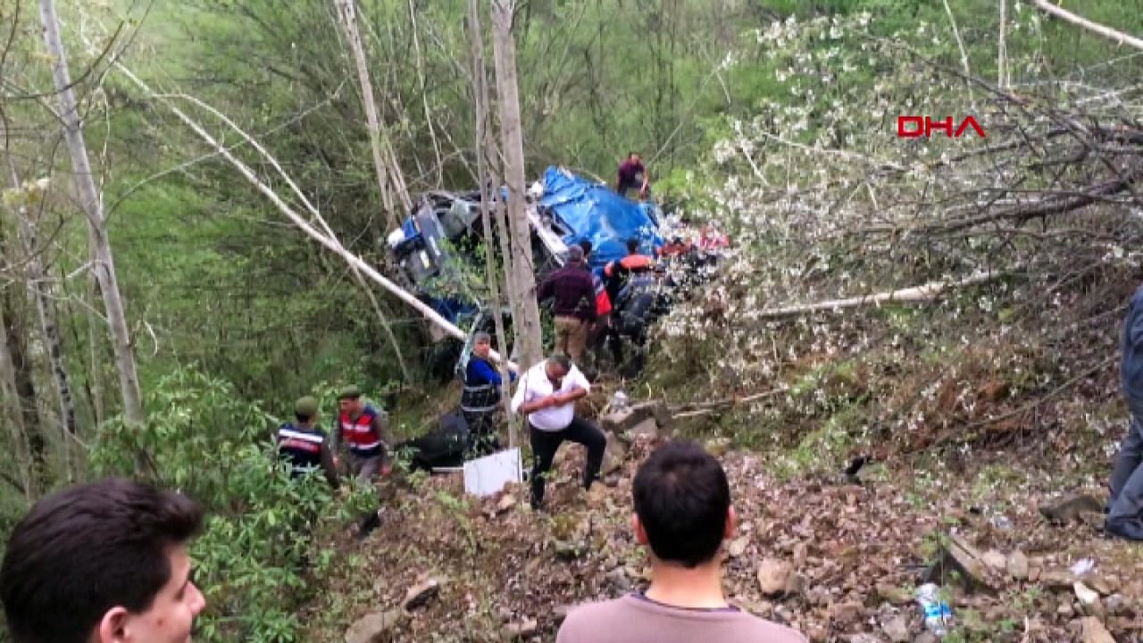 Karabük’te cezaevi nakil aracı uçuruma yuvarlandı 2 şehit, 15 yaralı
