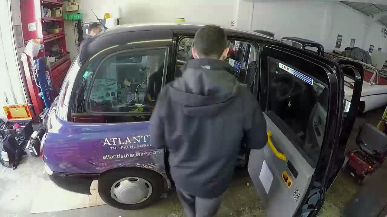 Atlantis The Palm Dubai & the famous story of how 2 Londoners caught a cab to Dubai
