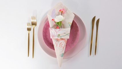 مايا طوبيا تعلّمك 4 طرق مختلفة لطيّ فوطة السفرة