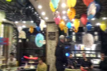 Yaş gününü mısır çarşısında kutladılar…