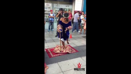 Cette magicienne de rue va vous en mettre plein les yeux