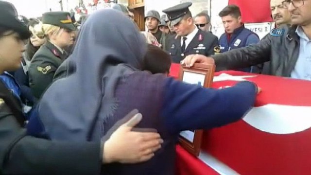 - Şehit Uzman Onbaşı Emre Dut son yolculuğuna uğurlanıyor