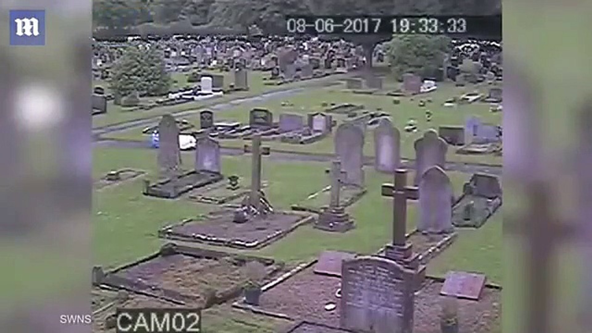 Radnik na groblju pregledao snimak nadzorne kamere: Nije mogao vjerovati očima šta će se pojaviti na