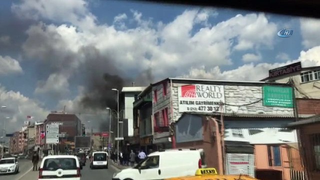 Gaziosmanpaşa'da bir tekstil fabrikasında yangın çıktı. Olay yerine çok sayıda itfaiye ekibi sevk edildi