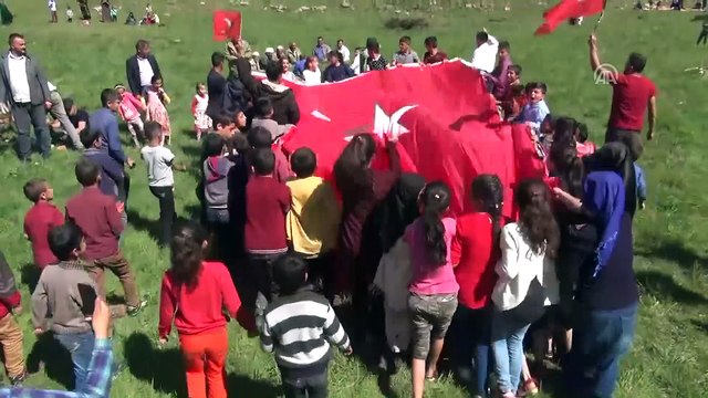 Terörden temizlenen bölgede halay - HAKKARİ