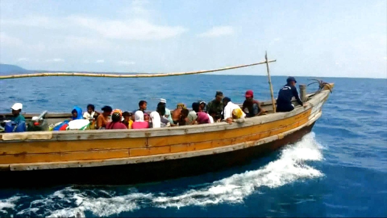 Rohingya refugees resort to southern sea routes