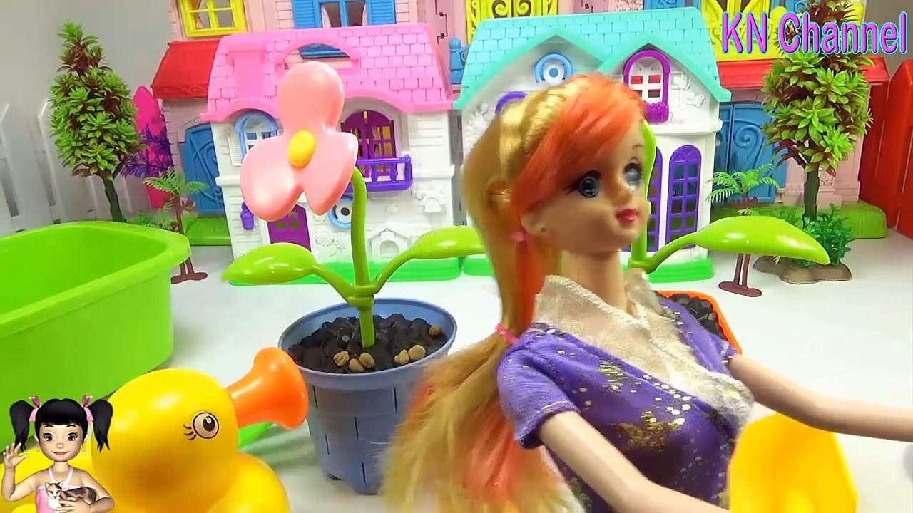 [ALIBABA KIDS] - BÉ NA TRỒNG HOA ĐÓN TẾT CÙNG BÚP BÊ KN Channel - ĐỒ CHƠI TRẺ EM