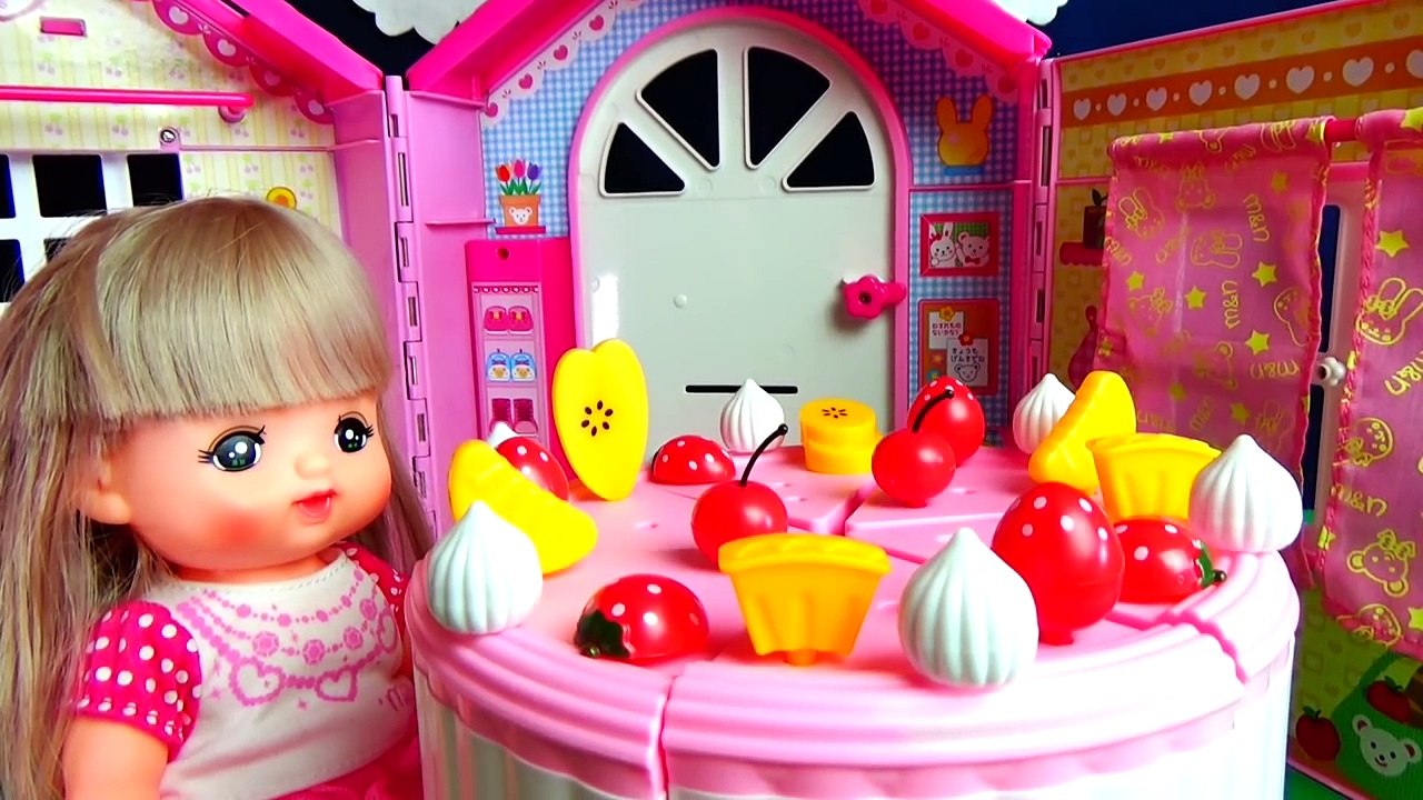 メルちゃんおうちでクリスマスパーティのケーキ＆ツリーづくり❤︎アニメおもちゃ　お世話