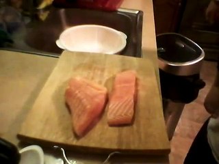 How to cook salmon with garlic butter sauce