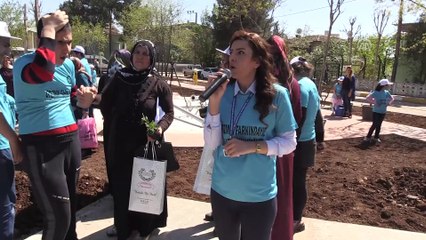 Otizmli çocuklar fidan ve çiçek dikti - DİYARBAKIR