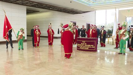 Download Video: Cumhurbaşkanı Erdoğan'ı Esenboğa Havalimanı'nda Otizmli Özel Sporcular karşıladı - ANKARA